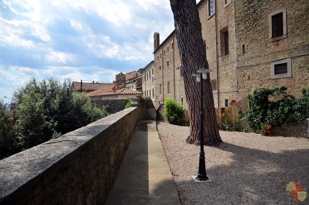 Donnaberarda Apartment Cortona Bagian luar foto