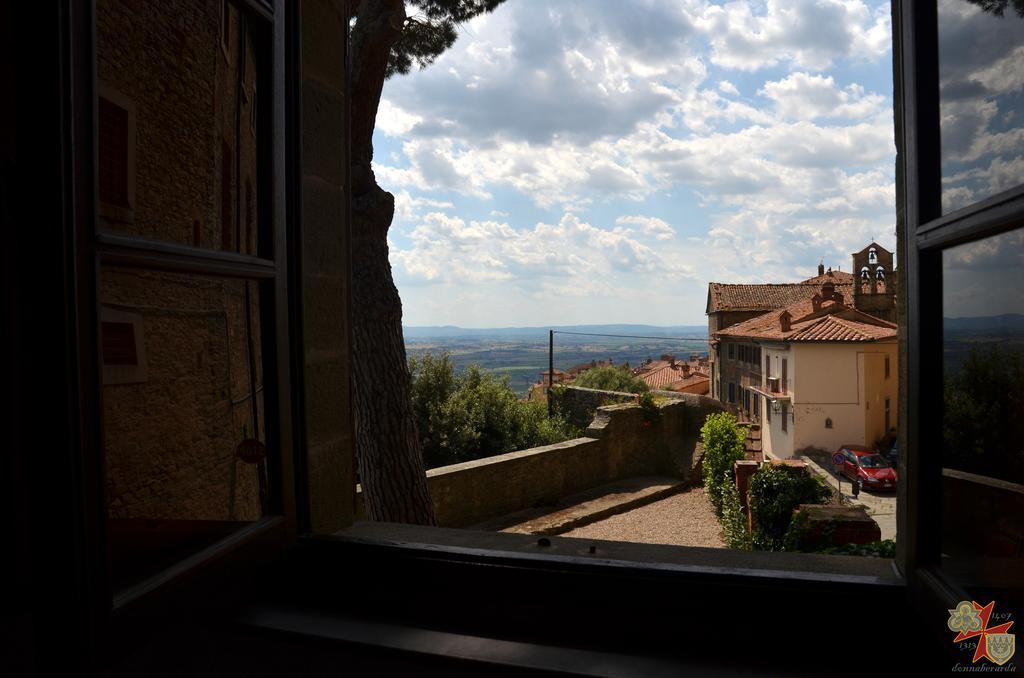 Donnaberarda Apartment Cortona Bagian luar foto