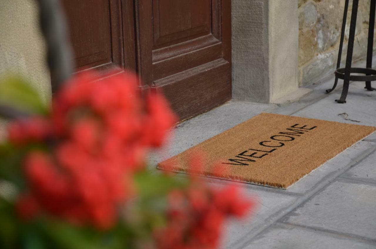 Donnaberarda Apartment Cortona Bagian luar foto