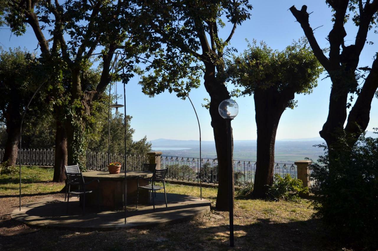 Donnaberarda Apartment Cortona Bagian luar foto