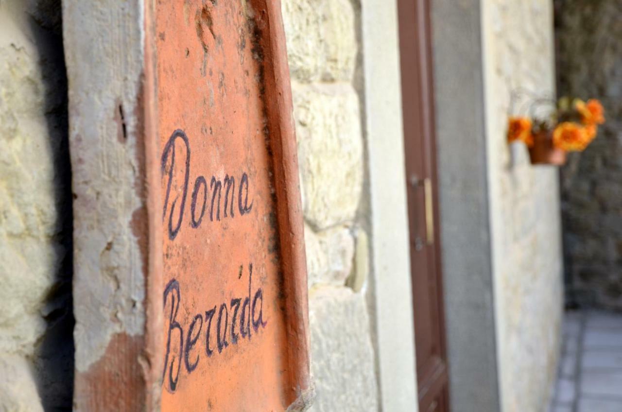 Donnaberarda Apartment Cortona Bagian luar foto