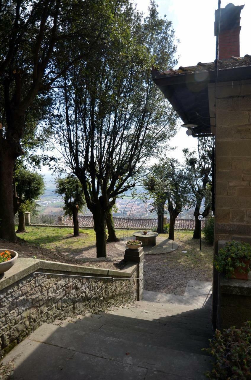 Donnaberarda Apartment Cortona Bagian luar foto