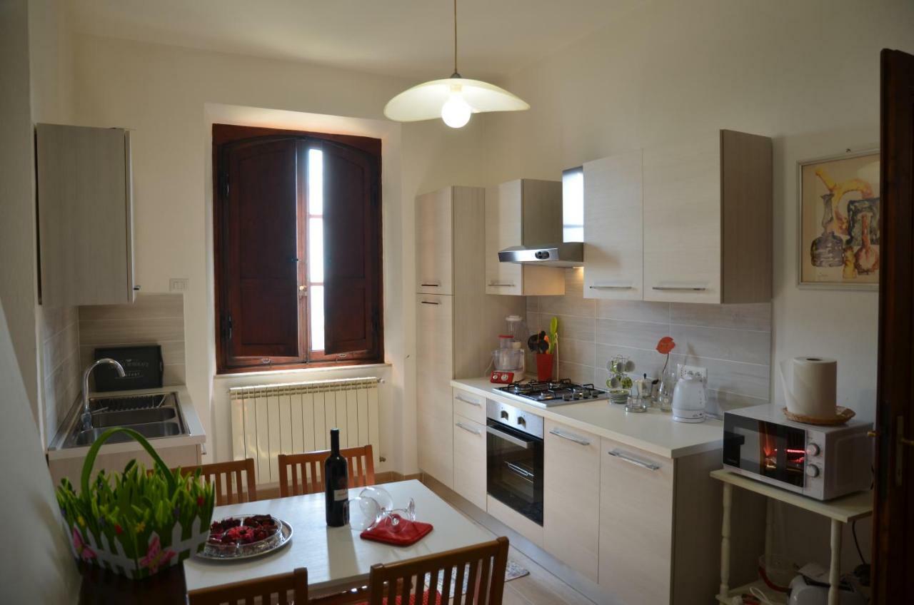 Donnaberarda Apartment Cortona Bagian luar foto