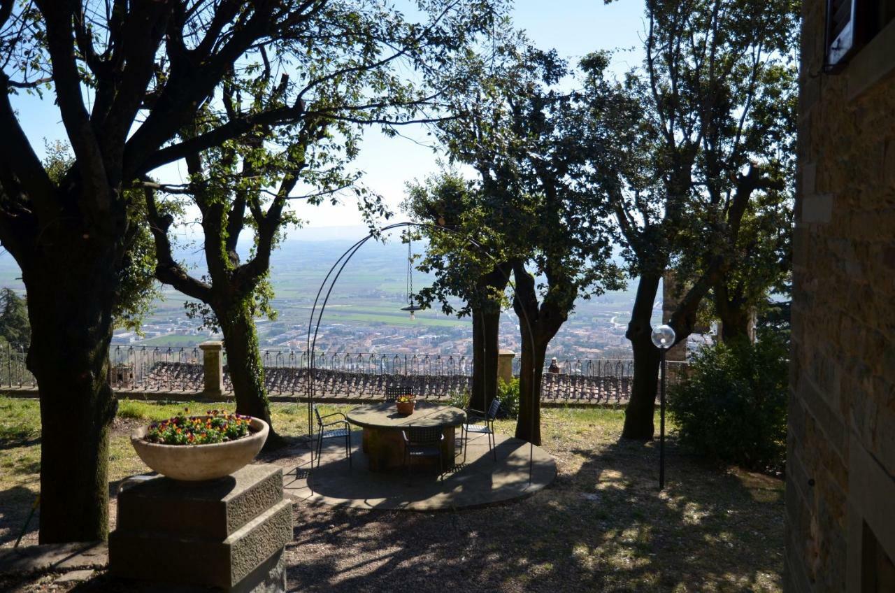 Donnaberarda Apartment Cortona Bagian luar foto